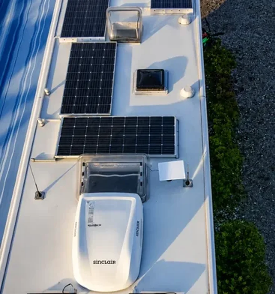 Vehicle roof with solar panels and air-conditioning